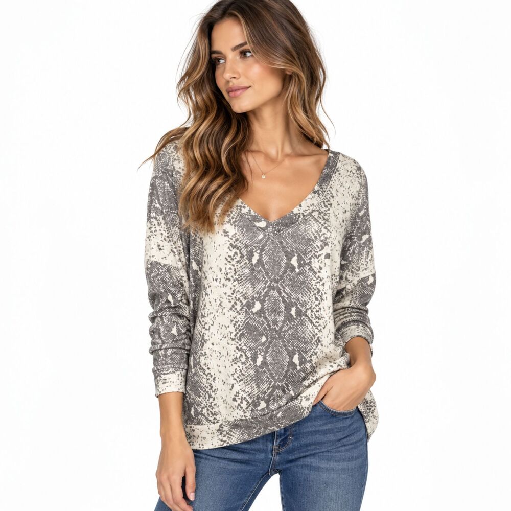 Wildfox Womens Daphne RARE Python Snake Print Sweater L New Gray White V Neck